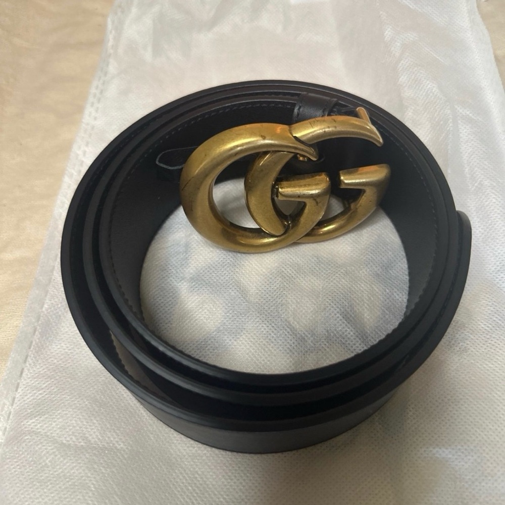 Gucci Black Belt with Gold Logo Buckle - Picture 4 of 12